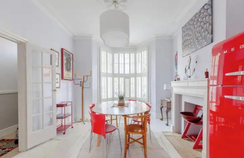 Hammersmith and Fulham Apartment | Charming 3BD House w/Private Garden - Fulham!