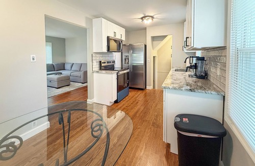 Redford House | Charming 3bed, 20 mins to DTW, Novi, Downtown, in peaceful suburb new renovated!