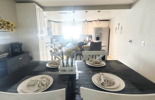 Upland House | Charming 3bedrms Upland house WiFi & AC Laundry PetFriendly near Ontario Airport