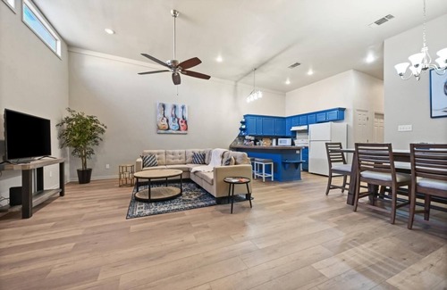 Lubbock House | Charming 3bedroom townhome with WiFi In Midway Park. Close to Texas Tech and LCU