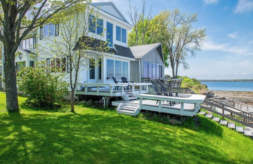 Mid-Coast and Islands Cottage | Charming 3BR, 1.5BA beachfront cottage with multi-level decks