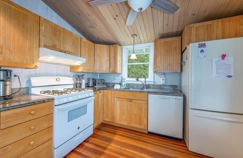 Mid-Coast and Islands House | Charming 3BR, 2.5BA home with access to Merriconeag Sound