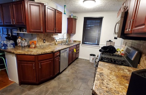 Bristol House | Charming 3br/2 bath house, 5 mins from downtown