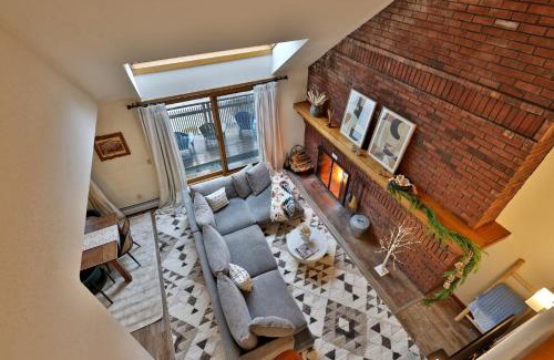 Central Vermont- Killington Apartment | Charming 3BR-2BA Condo in Sunrise Village at Ski Resort, Pool, Hot Tub, Sports Center