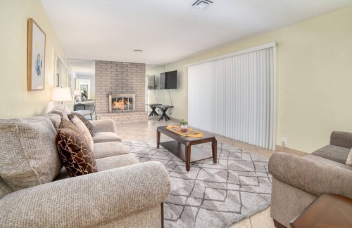 Rancho Oakey House | Charming 3Br 2Ba home located 5 mins to downtown!