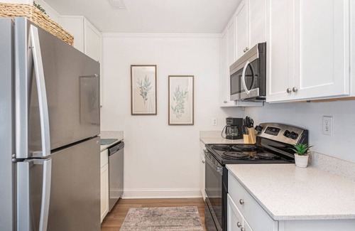 Mount Pleasant House | Charming 3br/2ba Shem Creek Oasis!