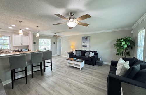 Venice House | Charming 3BR/2BA Venice center located, screened/heated pool