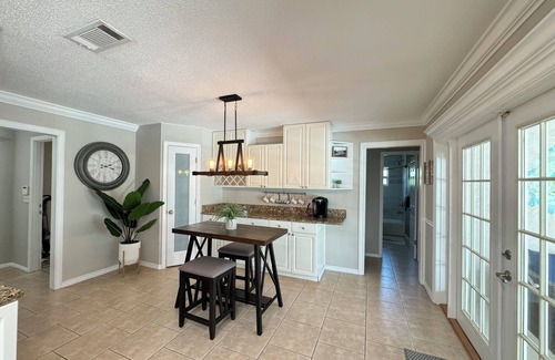 Venice House | Charming 3BR/2BA Venice center located, screened/heated pool