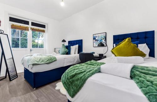 Canonbury Apartment | Charming 3BR Flat with Ensuite Master and Balcony