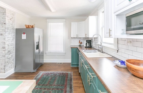 Lincolnville House | Charming 3BR Historic Lincolnville Home walkable to Old Town Historic District