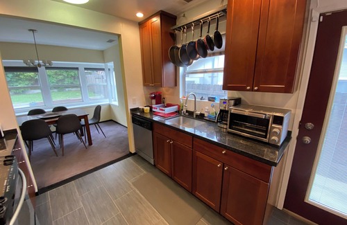 Sherman Oaks House | Charming 3BR House in Prime Sherman Oaks Location