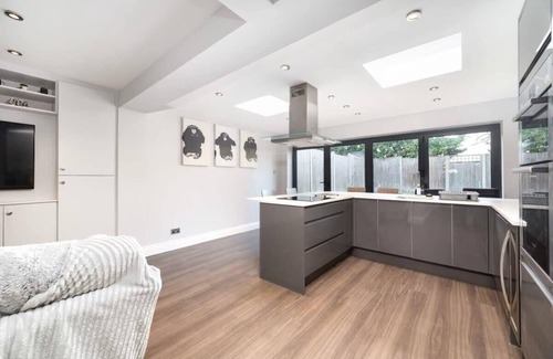 Ickenham House | Charming 3BR House with Garden