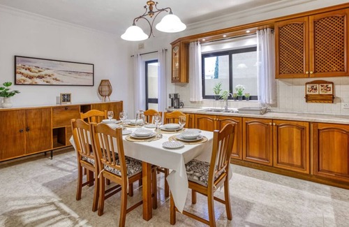 Tal-Ghoqod Apartment | Charming 3BR Maisonette with private Backyard & AC