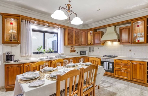 Tal-Ghoqod Apartment | Charming 3BR Maisonette with private Backyard & AC