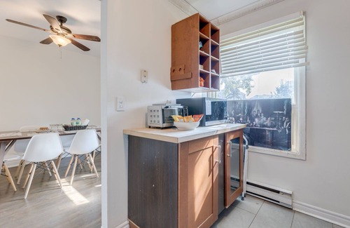 Streetsville House | Charming 3BR Townhouse with Backyard & Parking