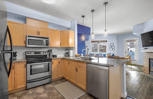 Canmore Apartment | ✿Charming 3BR w/Pool and Hot tub in Canmore✿