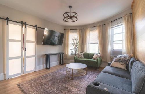 Salem Apartment | Charming 4 BDR - Walk to Downtown & Free parking!