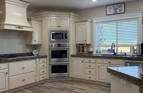 Nephi House | Charming 4-bed 3.5 bath house w/mountain views in Nephi - sleeps up to 10 guests