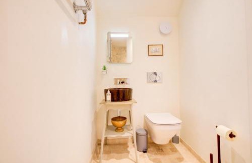 Batheaston House | Charming 4-Bed Countryside Retreat with Parking
