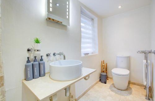Batheaston House | Charming 4-Bed Countryside Retreat with Parking