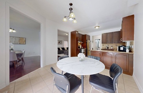 Brampton House | Charming 4-bed Home Away From Home in Brampton, ON