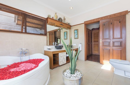 Dyanapura House | Charming, 4-Bedroom Villa in the Heart of Seminyak