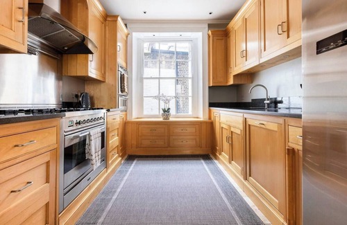 Belgravia House | Charming 4 Bed Townhouse Opposite Buckingham Palace
