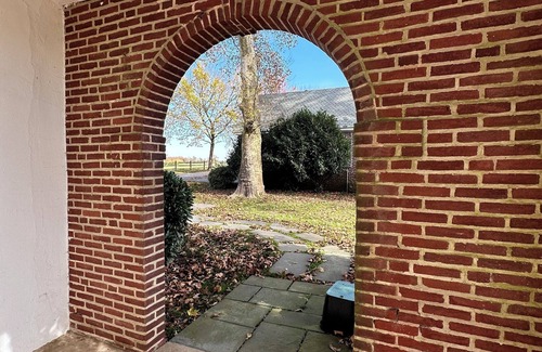 Chesapeake City Cottage | Charming 4-Bedroom Cottage - Vineyard Views & Waterfront Tasting Room & Resort