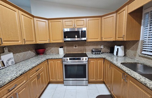 Pembroke Pines House | Charming 4-bedroom house with WiFi, Amenities in pleasant Pembroke Pines
