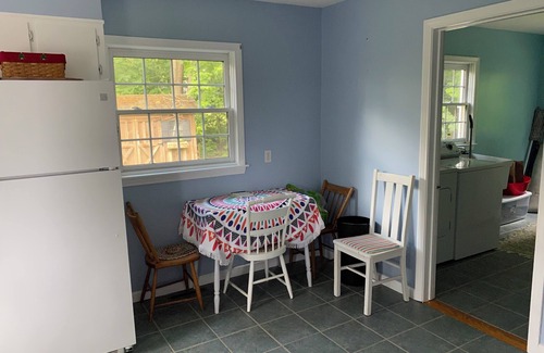 Ashville House | Charming 4 bedroom 3 bathroom cottage with lake view