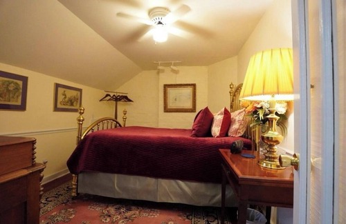 Hermann Bed & Breakfast | Charming 4-bedroom bed & breakfast in Hermann with AC, WiFi