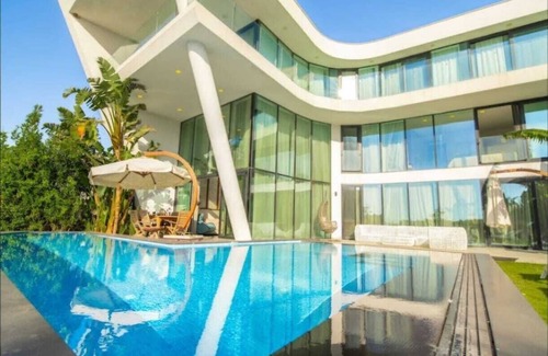 Bogazici House | Charming 4-bedroom building with AC, WiFi in tranquil Boğaziçi