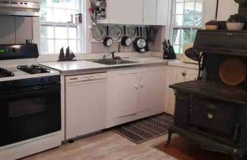 Cotuit Cottage | Charming 4-bedroom Cottage in the quaint village of Cotuit