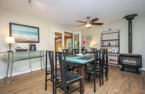 Wasaga Beach House | Charming 4-bedroom house with AC, WiFi in brilliant Wasaga Beach