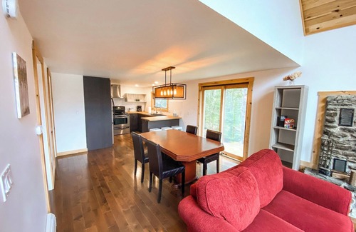 Montgomery Center Ski Chalet | Charming 4-bedroom chalet near Jay Peak