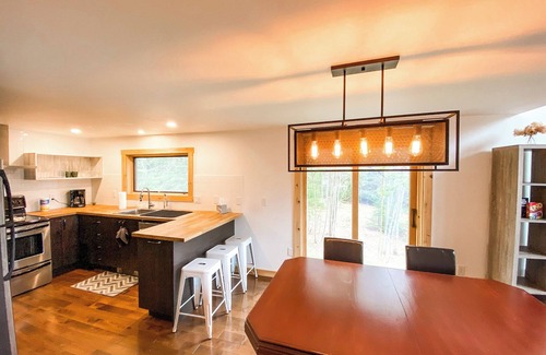 Montgomery Center Ski Chalet | Charming 4-bedroom chalet near Jay Peak