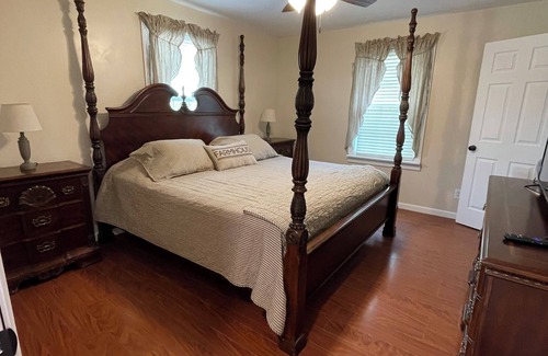 Edmond Other | Charming 4-bedroom farmhouse with a view in the New River Gorge National Park.