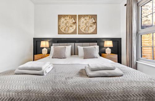 Coppetts House | Charming 4-Bedroom Relocations, Elev8 Stays