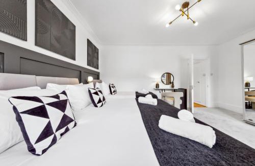 Coppetts House | Charming 4-Bedroom Relocations, Elev8 Stays