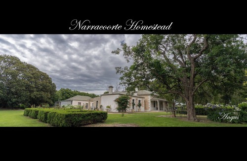 Naracoorte House | Charming 4-bedroom Historic Homestead with AC & 3 acres of gardens in Naracoorte