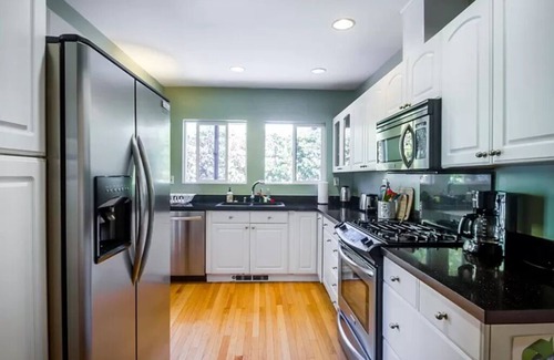 Menlo Park House | Charming 4-bedroom house with AC, WiFi in pleasant Menlo Park
