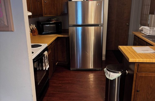 White Pine House | Charming 4-bedroom house with WiFi, AC in peaceful White Pine