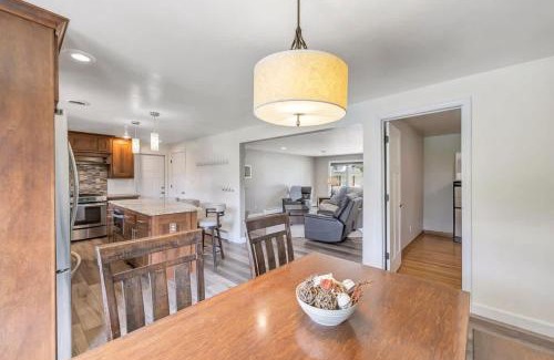 Ashwaubenon House | Charming 4-Bedroom Home Short Walk to Lambeau