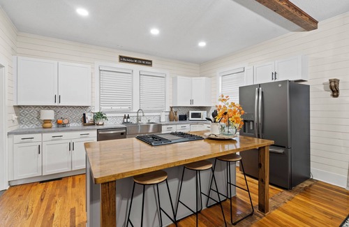 Greenwood House | Charming 4-bedroom house with AC and WiFi in lovely Greenwood