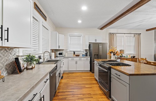 Greenwood House | Charming 4-bedroom house with AC and WiFi in lovely Greenwood