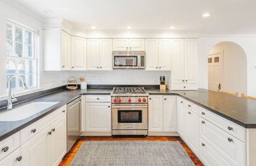Nantucket Town House | Charming 4-bedroom house with AC, WiFi steps from downtown in Nantucket