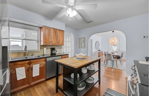 Tampa House | Charming 4 bedroom home in the BEST location.