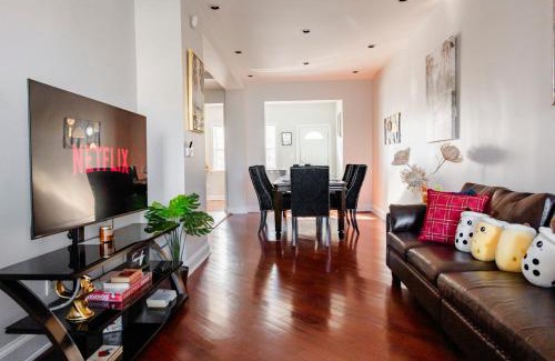 Near Northeast House | Charming 4 Bedroom House!1 Mile from Capitol Hill!