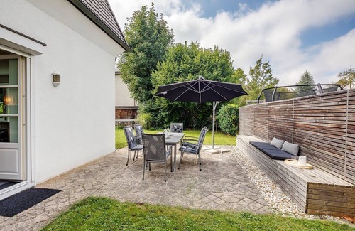 Nymphenburg House | Charming 4-bedroom house with AC and WiFi in fabulous München