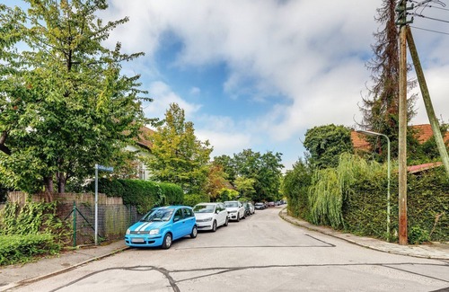 Nymphenburg House | Charming 4-bedroom house with AC and WiFi in fabulous München